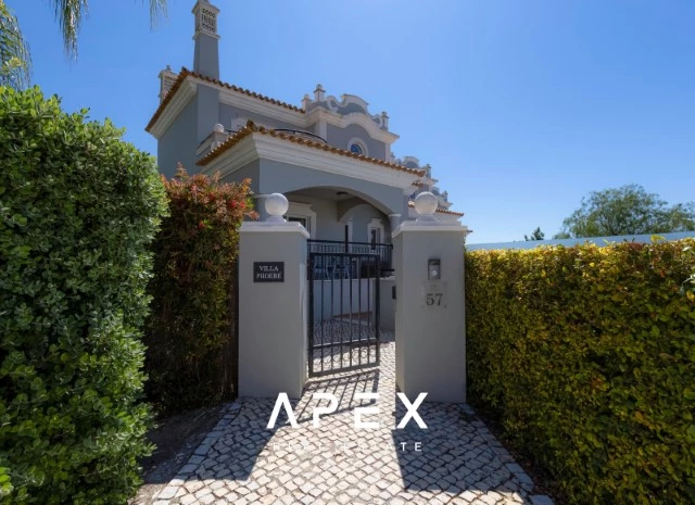 4 Bedroom Townhouse Ocean View | End of Terrace Townhouse