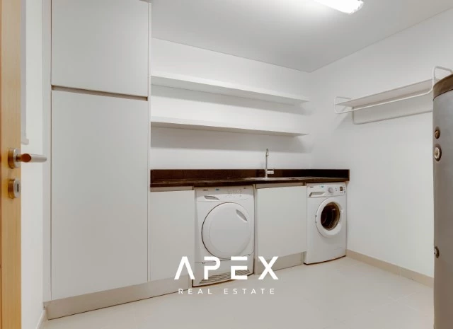 4 Bedroom Townhouse Ocean View | End of Terrace Townhouse