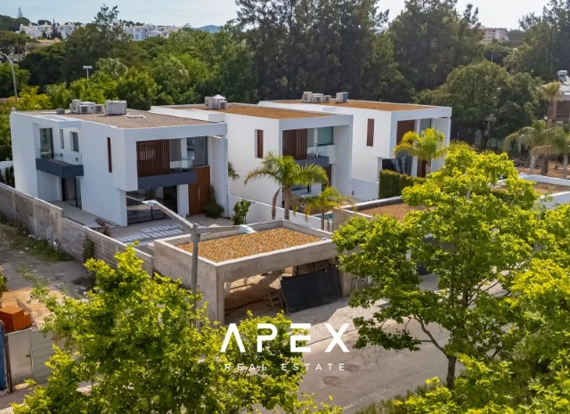 Experience the Height of Luxury with our Modern Smart Home 4 Bedroom, 4 Bathroom Villa in Vilamoura