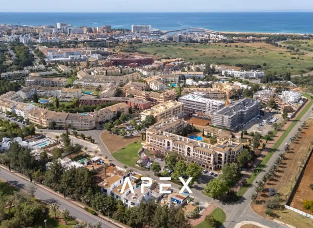 Experience the Height of Luxury with our Modern Smart Home 4 Bedroom, 4 Bathroom Villa in Vilamoura