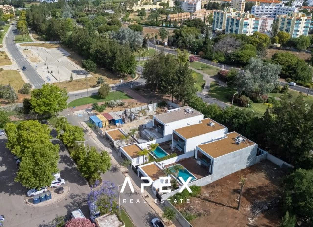 Experience the Height of Luxury with our Modern Smart Home 4 Bedroom, 4 Bathroom Villa in Vilamoura