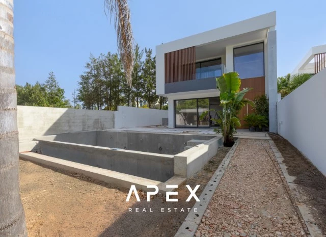 Experience the Height of Luxury with our Modern Smart Home 4 Bedroom, 4 Bathroom Villa in Vilamoura