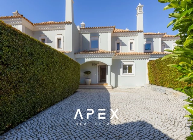 Four Bedroom Townhouse Crest