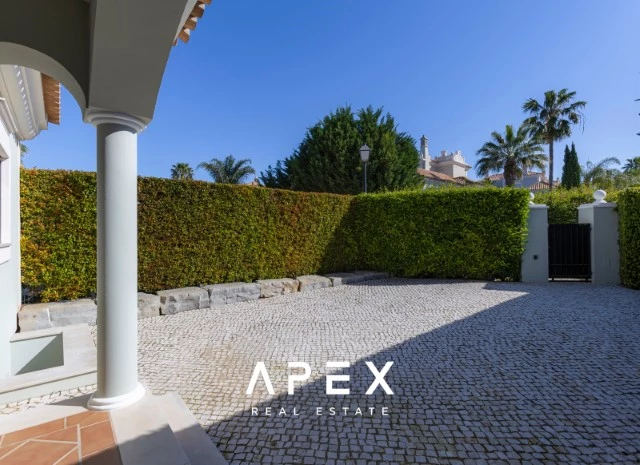 Four Bedroom Townhouse Crest