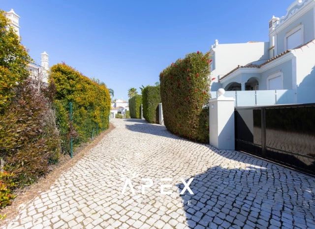 Four Bedroom Townhouse Crest