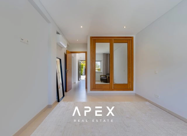 Four Bedroom Townhouse Crest