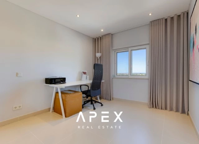 Four Bedroom Townhouse Crest