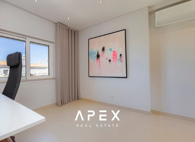 Four Bedroom Townhouse Crest