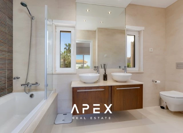 Four Bedroom Townhouse Crest