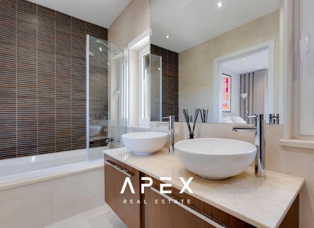 Four Bedroom Townhouse Crest