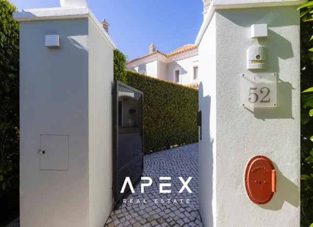 Four Bedroom Townhouse Crest