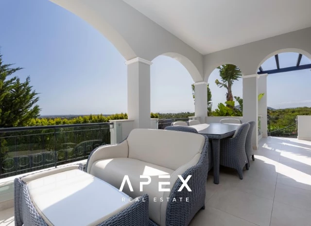 Luxurious Five-Bedroom Villa with Stunning Sea View