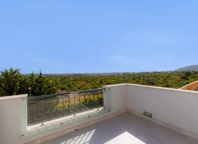 Luxurious Five-Bedroom Villa with Stunning Sea View