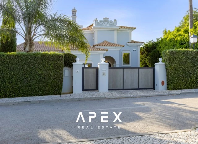 Luxurious Five-Bedroom Villa with Stunning Sea View