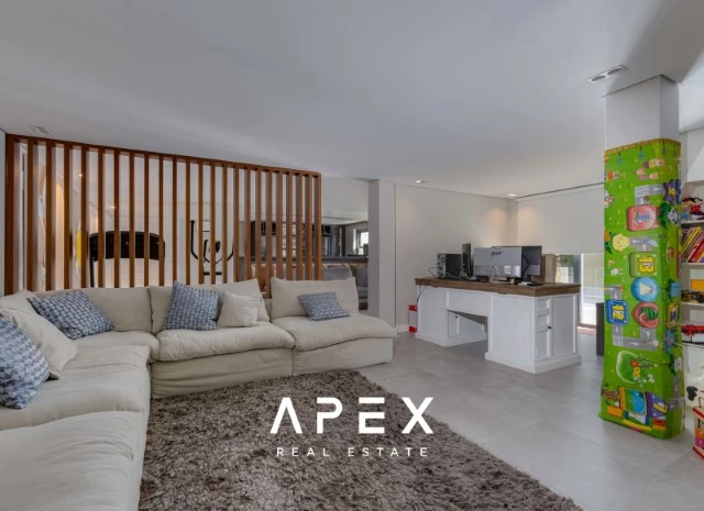 Luxurious Five-Bedroom Villa with Stunning Sea View