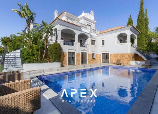 Luxurious Five-Bedroom Villa with Stunning Sea View