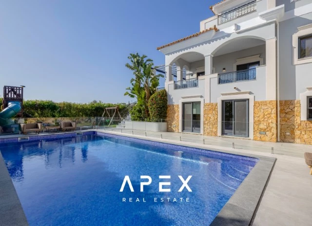 Luxurious Five-Bedroom Villa with Stunning Sea View