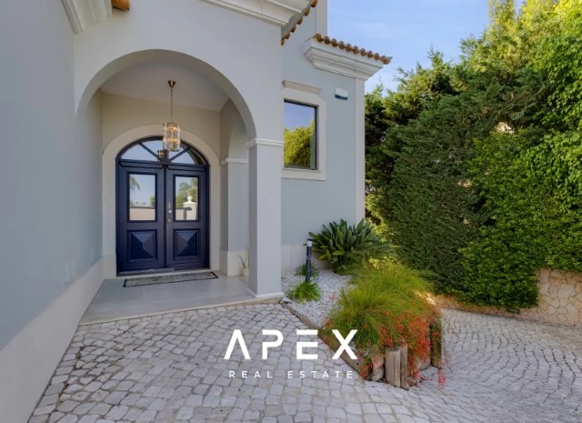 Luxurious Five-Bedroom Villa with Stunning Sea View
