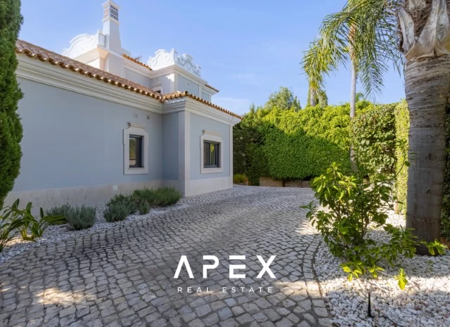 Luxurious Five-Bedroom Villa with Stunning Sea View