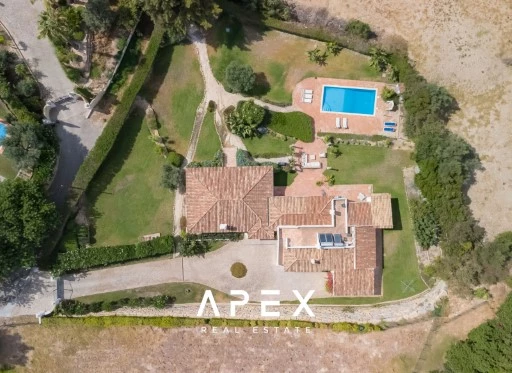 Luxurious Five-Bedroom Villa with Stunning Sea View