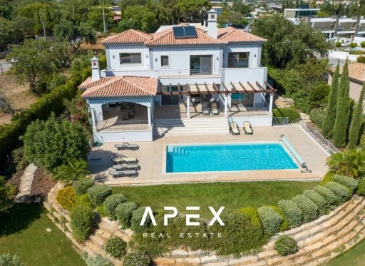Five Bedroom Villa with Breathtaking Views and Luxurious Amenities