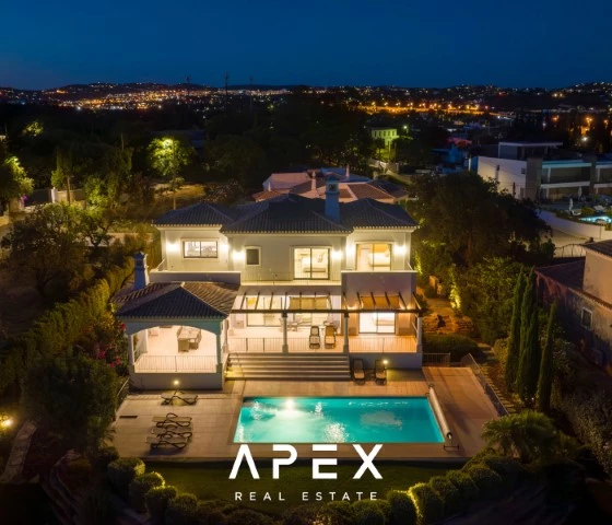 Five Bedroom Villa with Breathtaking Views and Luxurious Amenities