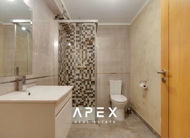 Five Bedroom Villa with Breathtaking Views and Luxurious Amenities