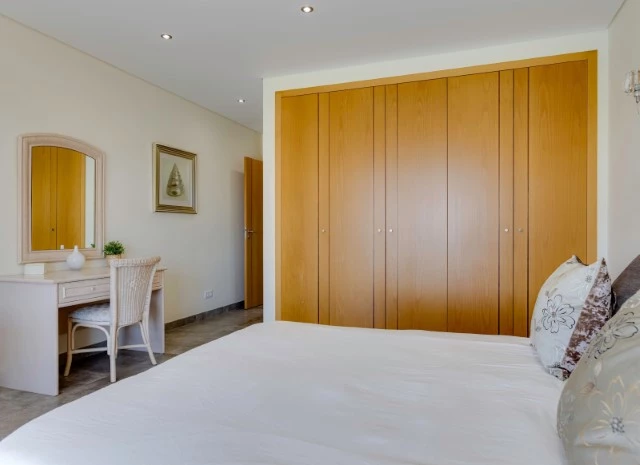 Five Bedroom Villa with Breathtaking Views and Luxurious Amenities