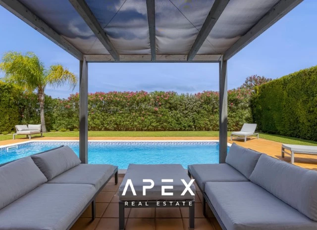 Exclusive 3 Bedroom Villa Boasting Breathtaking Ocean Views