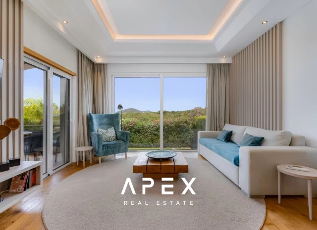 Exclusive 3 Bedroom Villa Boasting Breathtaking Ocean Views