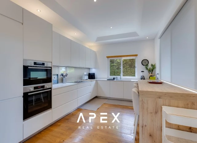 Exclusive 3 Bedroom Villa Boasting Breathtaking Ocean Views