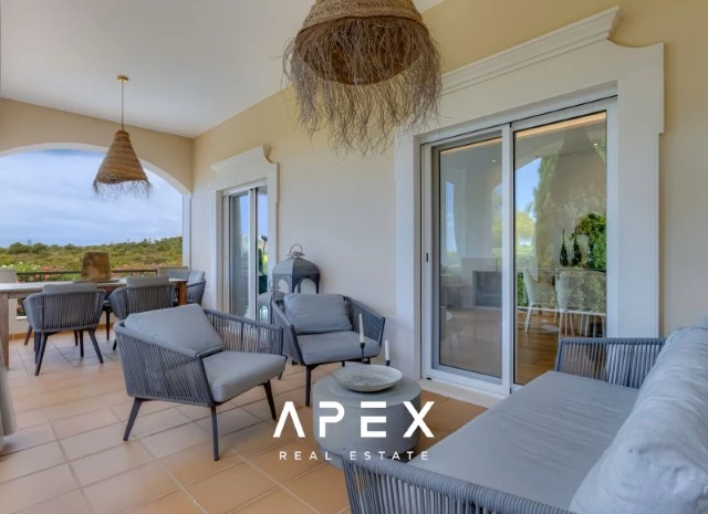 Exclusive 3 Bedroom Villa Boasting Breathtaking Ocean Views