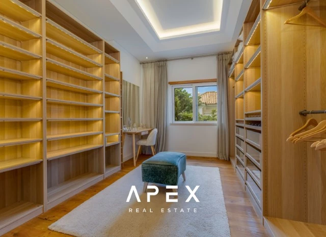 Exclusive 3 Bedroom Villa Boasting Breathtaking Ocean Views