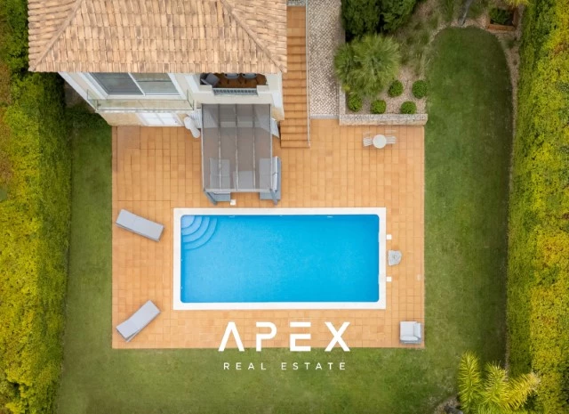 Exclusive 3 Bedroom Villa Boasting Breathtaking Ocean Views