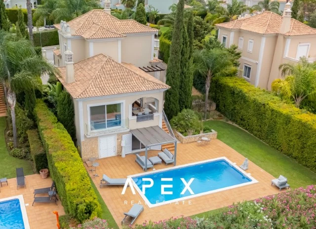 Exclusive 3 Bedroom Villa Boasting Breathtaking Ocean Views