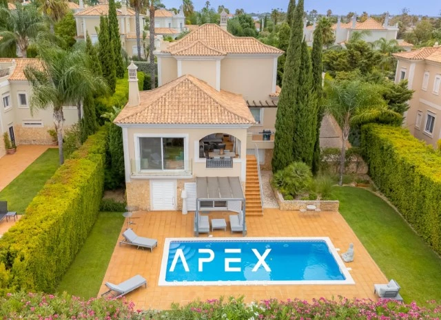 Exclusive 3 Bedroom Villa Boasting Breathtaking Ocean Views