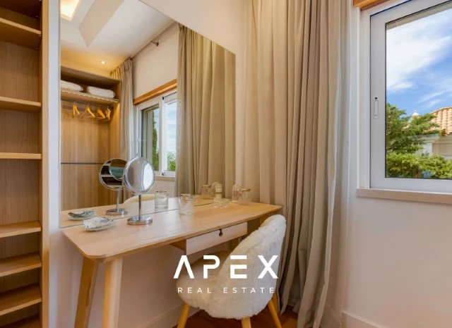 Exclusive 3 Bedroom Villa Boasting Breathtaking Ocean Views