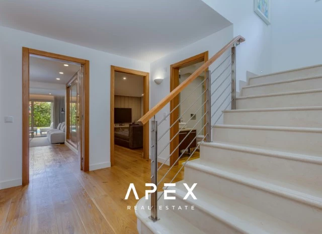 Exclusive 3 Bedroom Villa Boasting Breathtaking Ocean Views