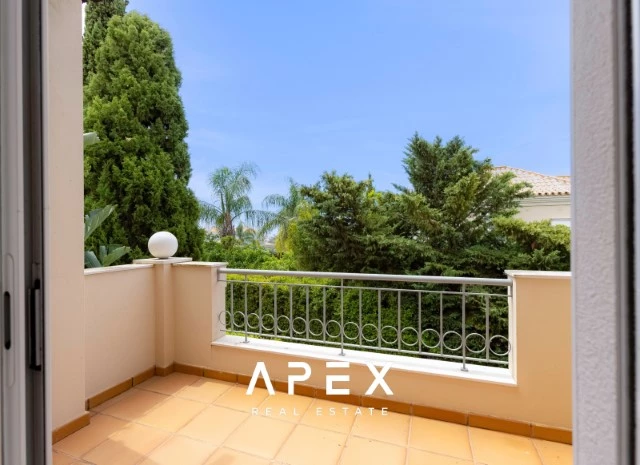 Exclusive 3 Bedroom Villa Boasting Breathtaking Ocean Views