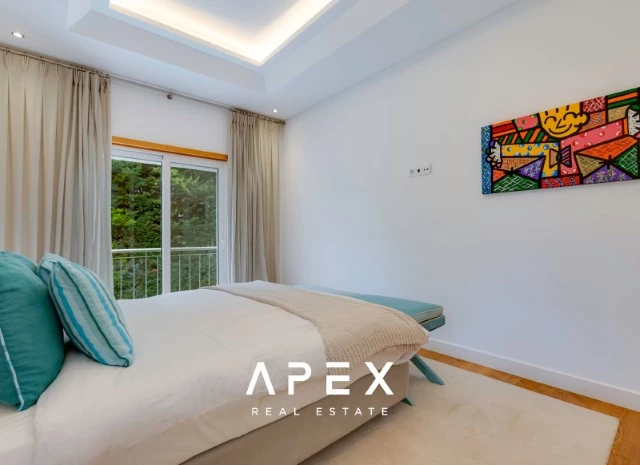 Exclusive 3 Bedroom Villa Boasting Breathtaking Ocean Views
