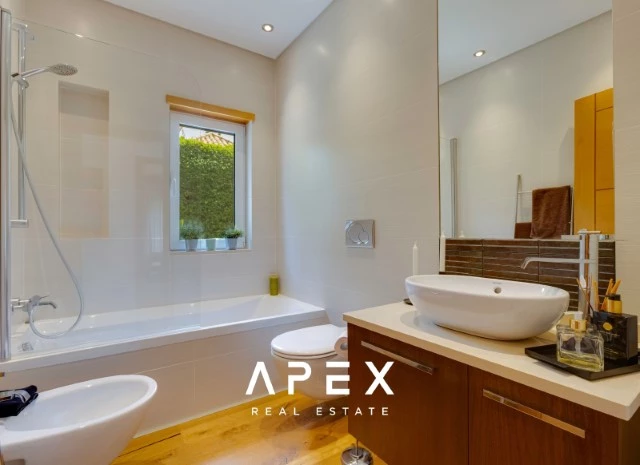Exclusive 3 Bedroom Villa Boasting Breathtaking Ocean Views