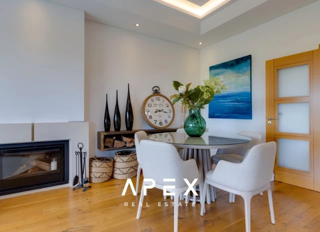 Exclusive 3 Bedroom Villa Boasting Breathtaking Ocean Views