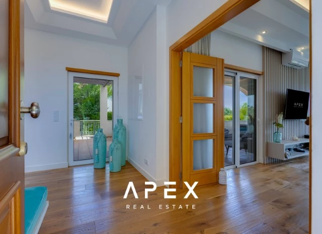 Exclusive 3 Bedroom Villa Boasting Breathtaking Ocean Views