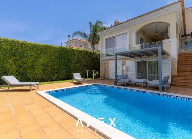 Exclusive 3 Bedroom Villa Boasting Breathtaking Ocean Views