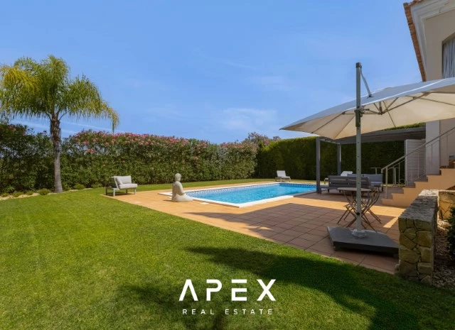 Exclusive 3 Bedroom Villa Boasting Breathtaking Ocean Views