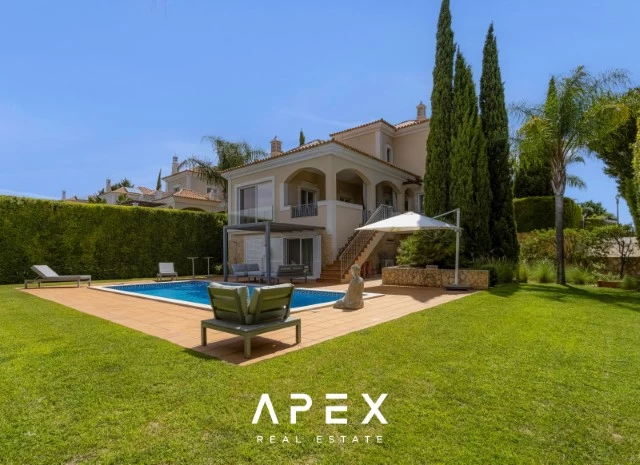 Exclusive 3 Bedroom Villa Boasting Breathtaking Ocean Views