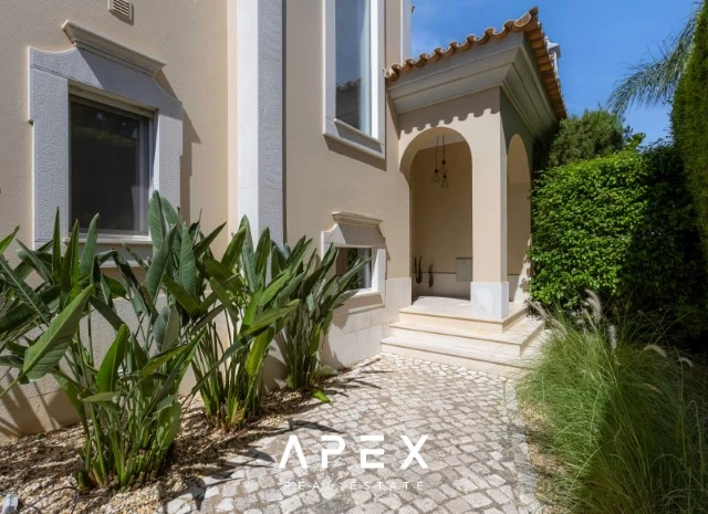 Exclusive 3 Bedroom Villa Boasting Breathtaking Ocean Views