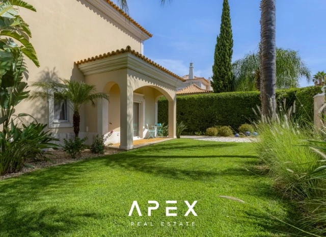 Exclusive 3 Bedroom Villa Boasting Breathtaking Ocean Views