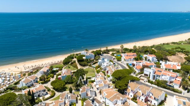 Beach 3 Bedroom Townhouse in Vale do Lobo 2 minutes to the beach