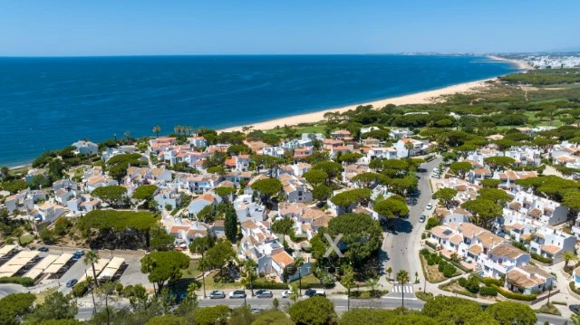 Beach 3 Bedroom Townhouse in Vale do Lobo 2 minutes to the beach